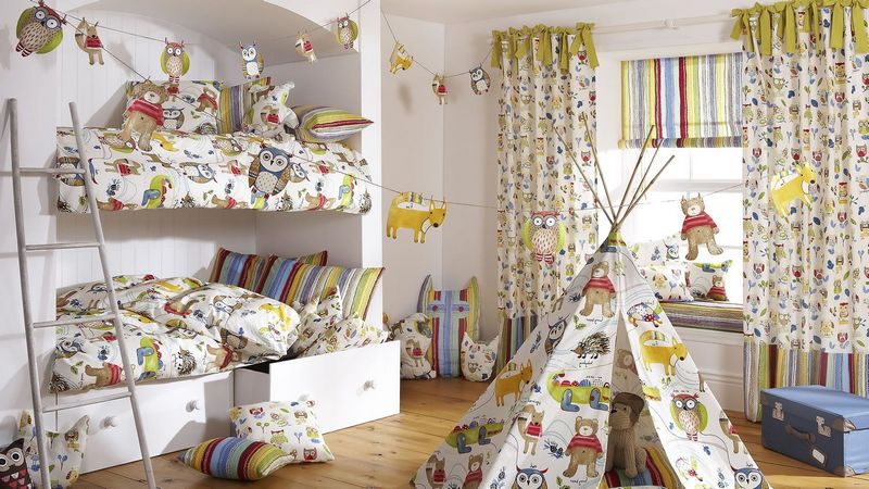 Дизайн детской комнаты для двух мальчиков, в том числе разного возраста, варианты интерьера фото