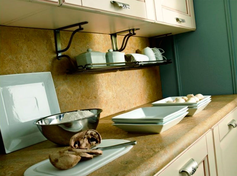 Полочка на кухню для специй из дерева и металла – фото