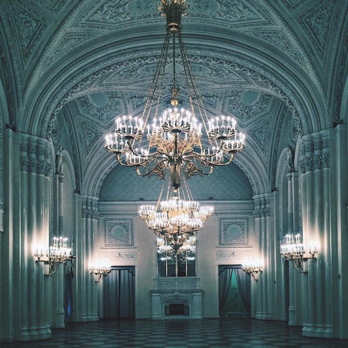 Величественные интерьеры дворцов Санкт-Петербурга
