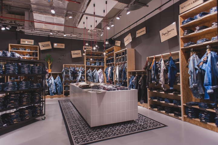 Дизайн интерьера магазина одежды Zapata в Neu-Ulm