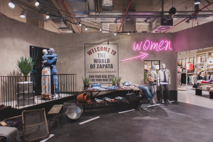 Отдел для женщин в магазине одежды Zapata в Neu-Ulm