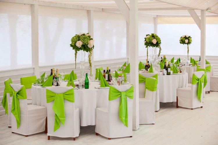 Оформление свадебного зала в зеленых тонах