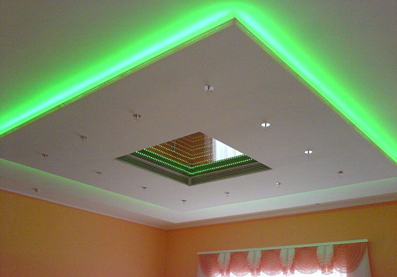 Подвесной потолок в гостиной - фото
