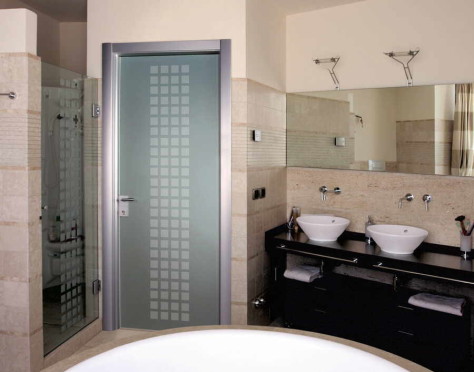 Варианты дверей в ванную и туалет: видео установки двери, 58 фото