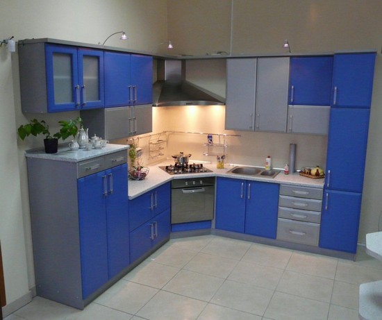 на фото голубые кухни