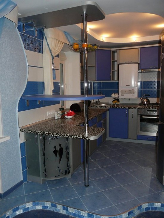 кухня голубого цвета в интерьере