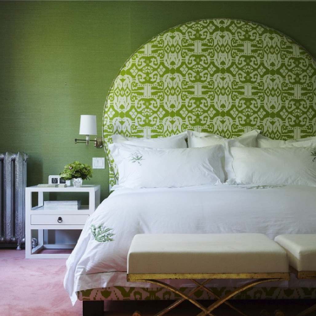 интересная вариация на тему зеленой спальни