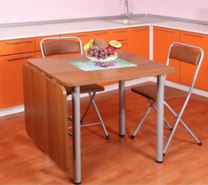 Кухонный раскладной стол для маленькой кухни