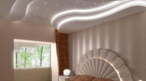 Подсветка в оформлении натяжного потолка для спальни
