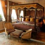 Богатый интерьер спальни благодаря стилю ампир