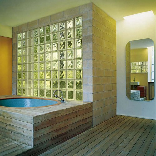 Стена из стеклоблоков для ванной