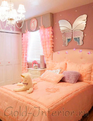 Сиреневый, абрикосовый и бледно-розовый цвета в спальне для девочки