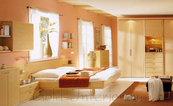 Бежевый плюс оранжевый цвет в интерьере спальни
