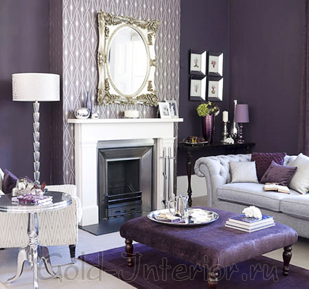 Фиолетовые и белые оттенки в гостиной