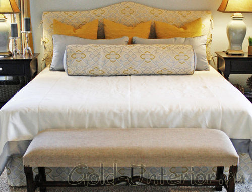 Жёлтый текстиль и аксессуары в спальной комнате