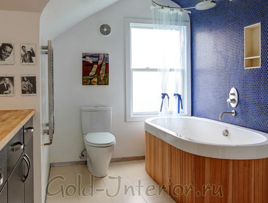 Кобальтовый+карамельный оттенки в декорировании ванной комнаты