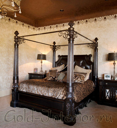 Необычная резная кровать для спальни из богатого тёмного дерева