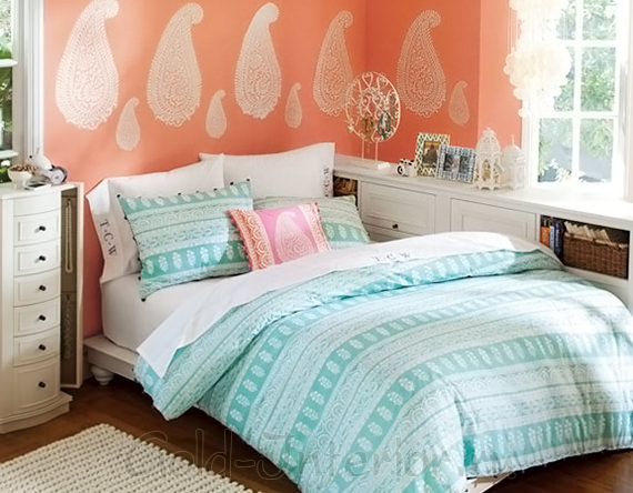 Персиковый и бирюзовый цвет в спальне