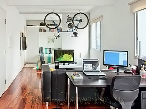 Потолок - место для хранения велосипеда