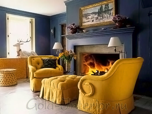 Сочетание синих и жёлтых красок в дизайне гостиной