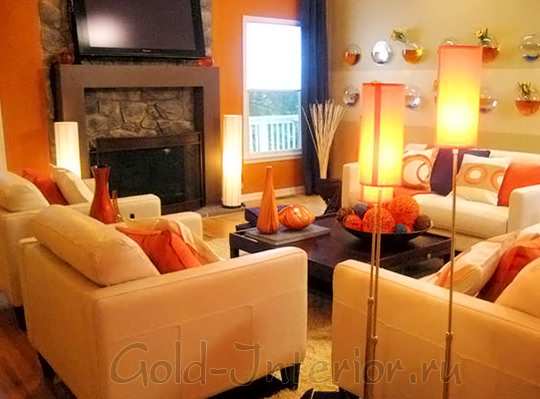 Терракотовый + оранжевый с бежевым цветом в гостиной