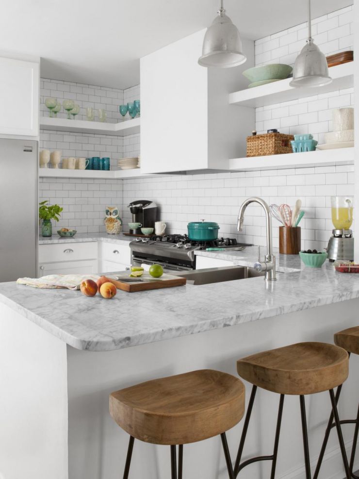rx-hgmag018_small-white-kitchen-122-a-3x4-jpg-rend-hgtvcom-966-1288