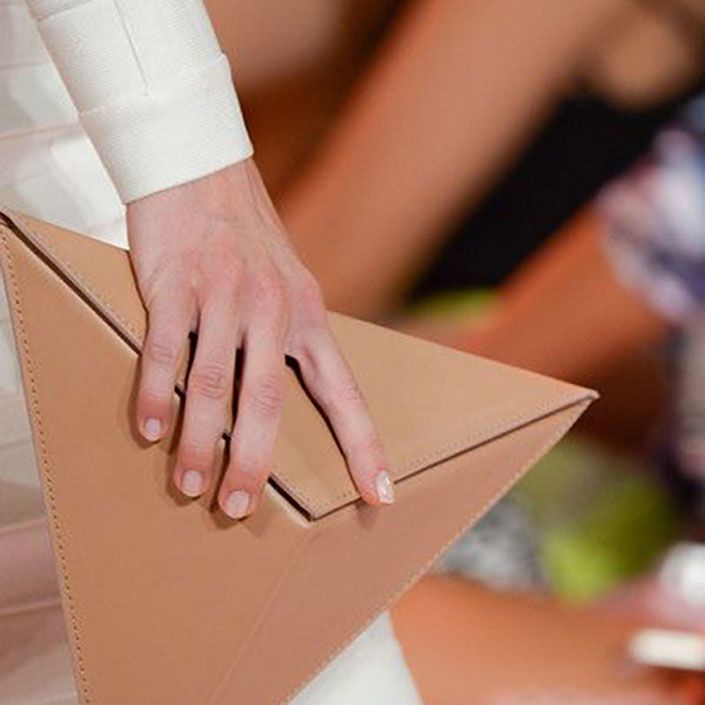 Стильная женская треугольная сумочка