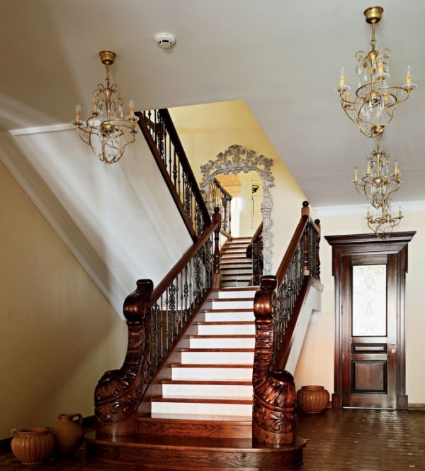 Лестница в интерьере дома – характеристика, особенности, типы