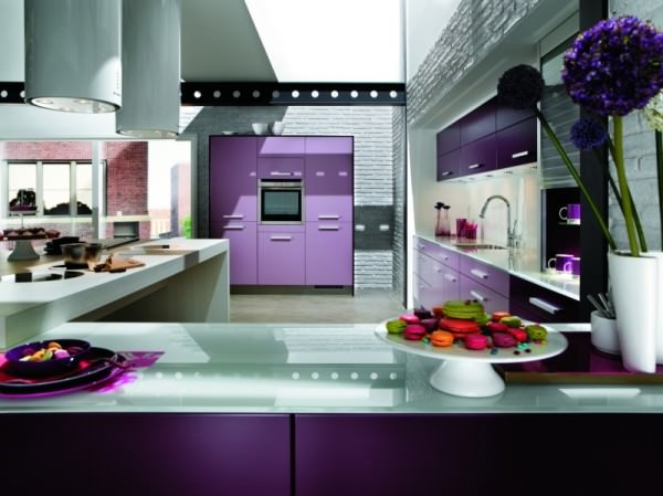 Выбираем фиолетовый цвет для кухни