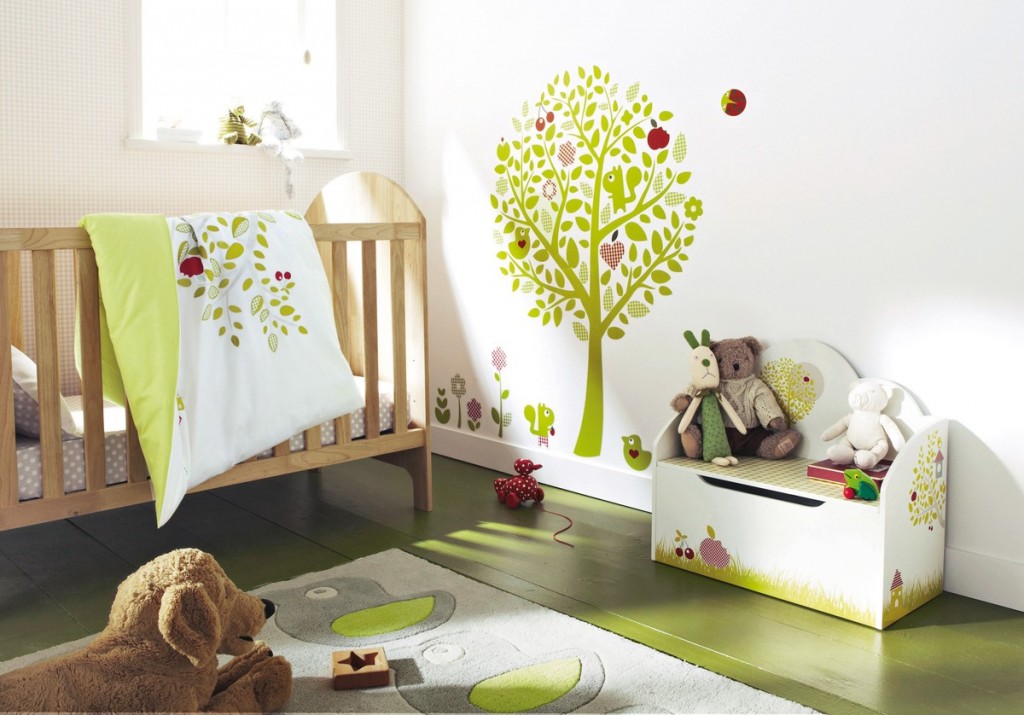 Деревья в интерьере детской комнаты