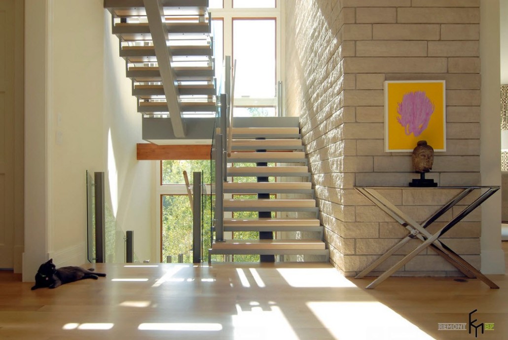 Красивые дизайн лестницы в интерьере загородного дома на фото
