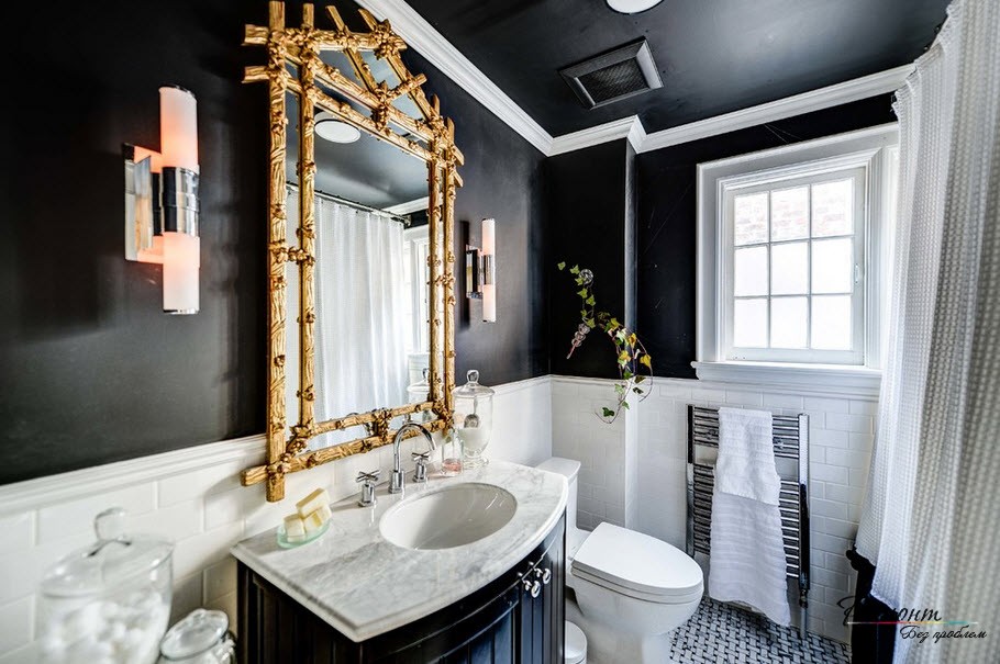 Черный потолок в ванной комнате шикарен в черно-белом классическом сочетании