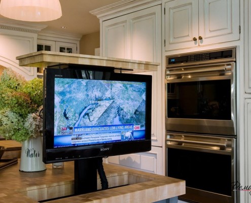 Складной телевизор на кухне