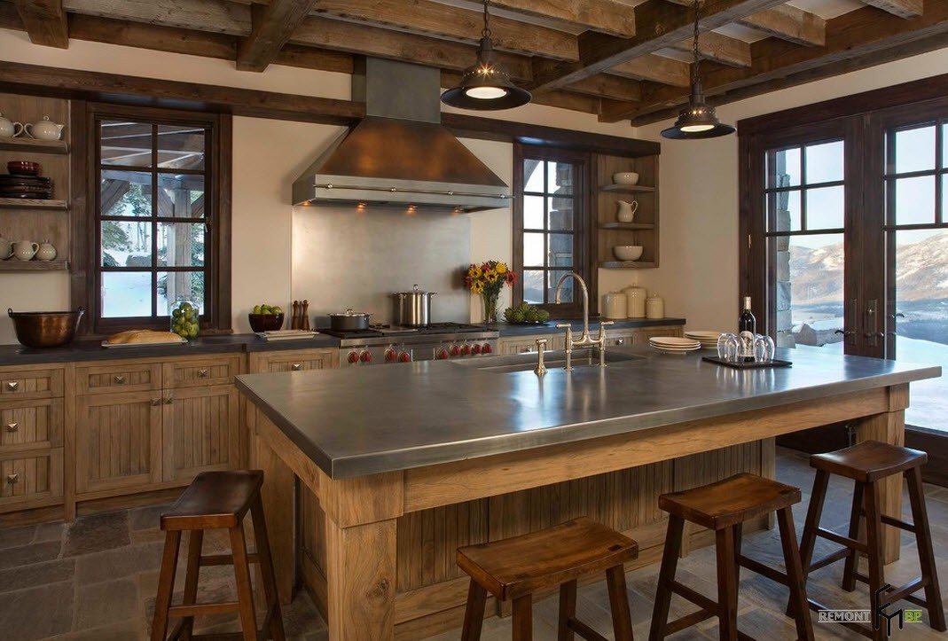 100 лучших идей дизайна деревянной кухни, Интерьер кухни в деревянном доме