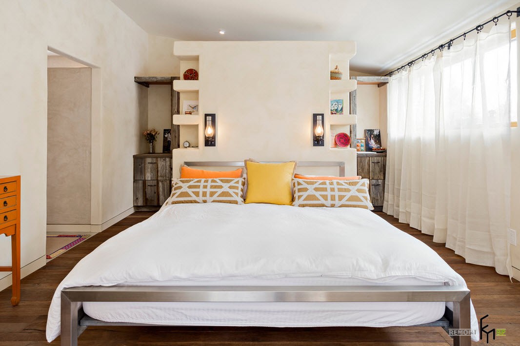 Средиземноморский стиль в интерьере спальни на фото: Греция, Италия, Испания