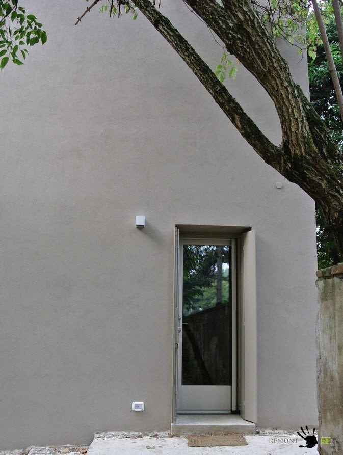 Интерьер загородного дома без внутренней отделки в Италии на фото
