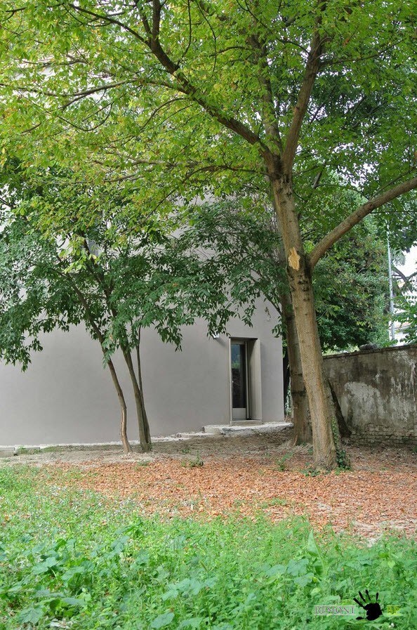 Интерьер загородного дома без внутренней отделки в Италии на фото