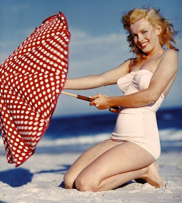 beachmarilynactressmarilynmonroepinupumbrella-ffd9c7dff108b52bd07c7f661bcf7dd9_h