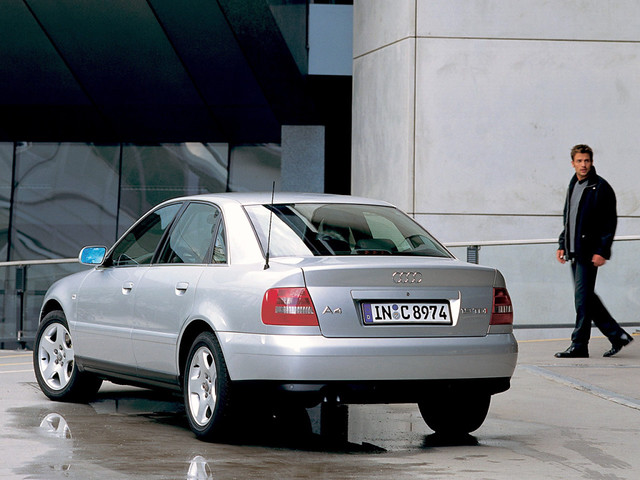 Седан Audi A4, вид сзади. 1997 - 2000 годы