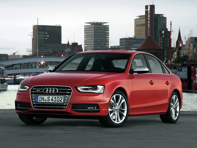 Высокопроизводительный седан Audi S4 B8. 2012 - 2015 годы