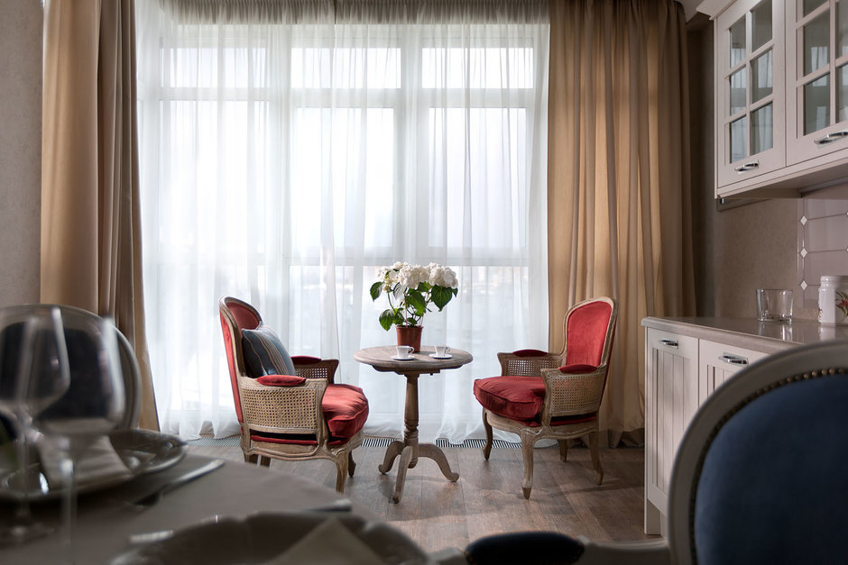 Фотография: Кухня и столовая в стиле Прованс и Кантри, Классический, Квартира, Проект недели – фото на InMyRoom.ru