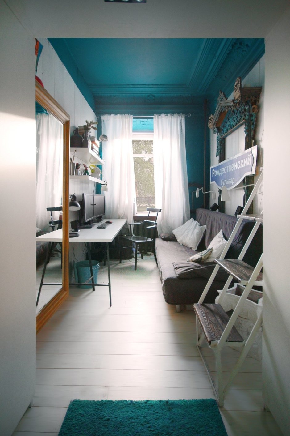 Фотография: Офис в стиле Современный, Малогабаритная квартира, Квартира, Цвет в интерьере, Дома и квартиры, Белый, Бирюзовый – фото на InMyRoom.ru
