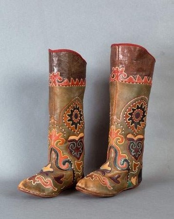 Pair of leather boots colorful pattern with flowers and arabesques. Russian traditional work. Time: Nicolas II (1894-1918)