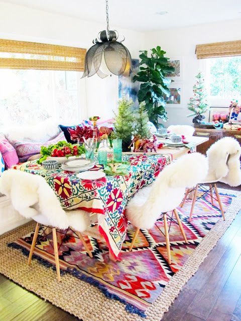 The rug/tablecloth combo is great here, and I love that light fixture.