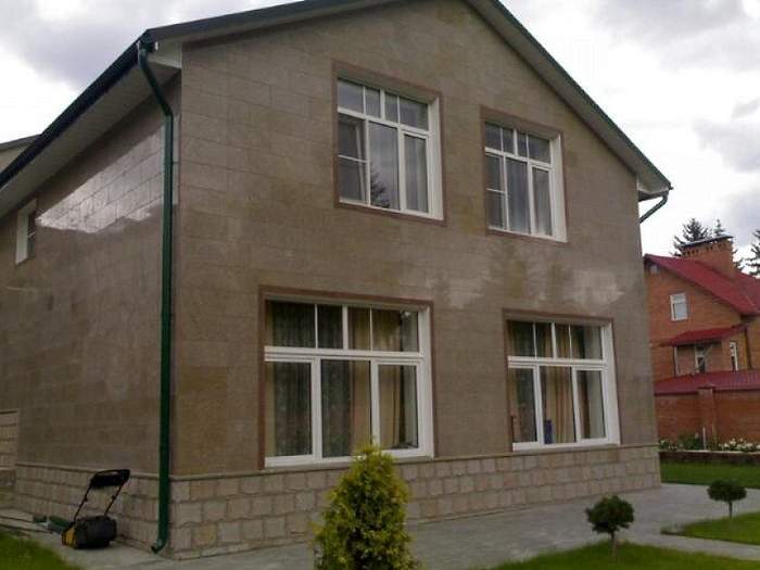 Современный фасад частного дома с керамогранитом