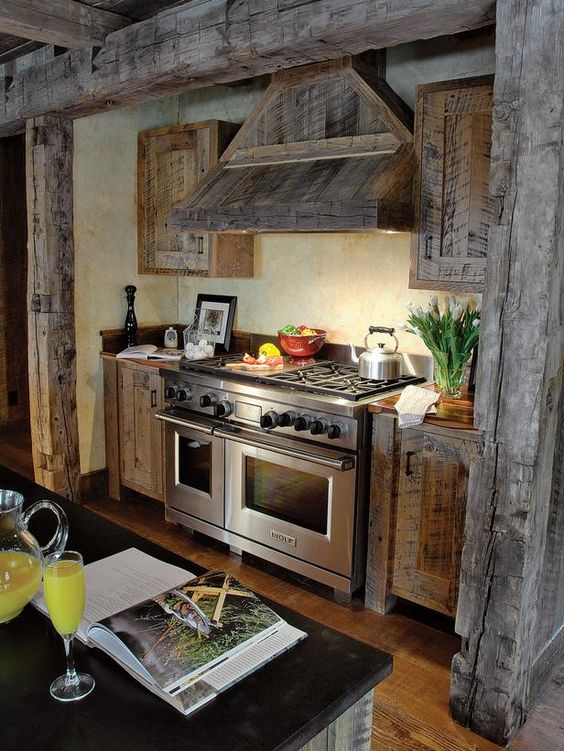 Кухня из дерева в серых тонах