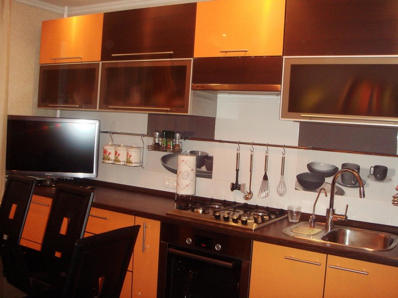Кухня с темной столешницей в зависимости от цвета кухонного гарнитура (96+фото)