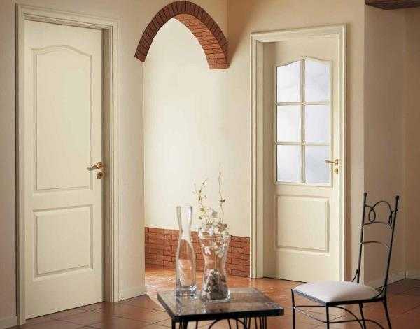 Белые двери: классические межкомнатные двери из массива, шпона или МДФ, расцветки беленый дуб и венге, покрытие глянец, эмаль, лак или ламинат со стеклом.