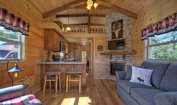 интерьер маленького деревянного дома фото