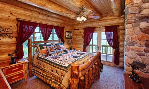 интерьер деревянного дома спальня